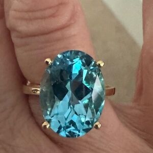 Gorgeous 12Ct Blue Topaz Ring